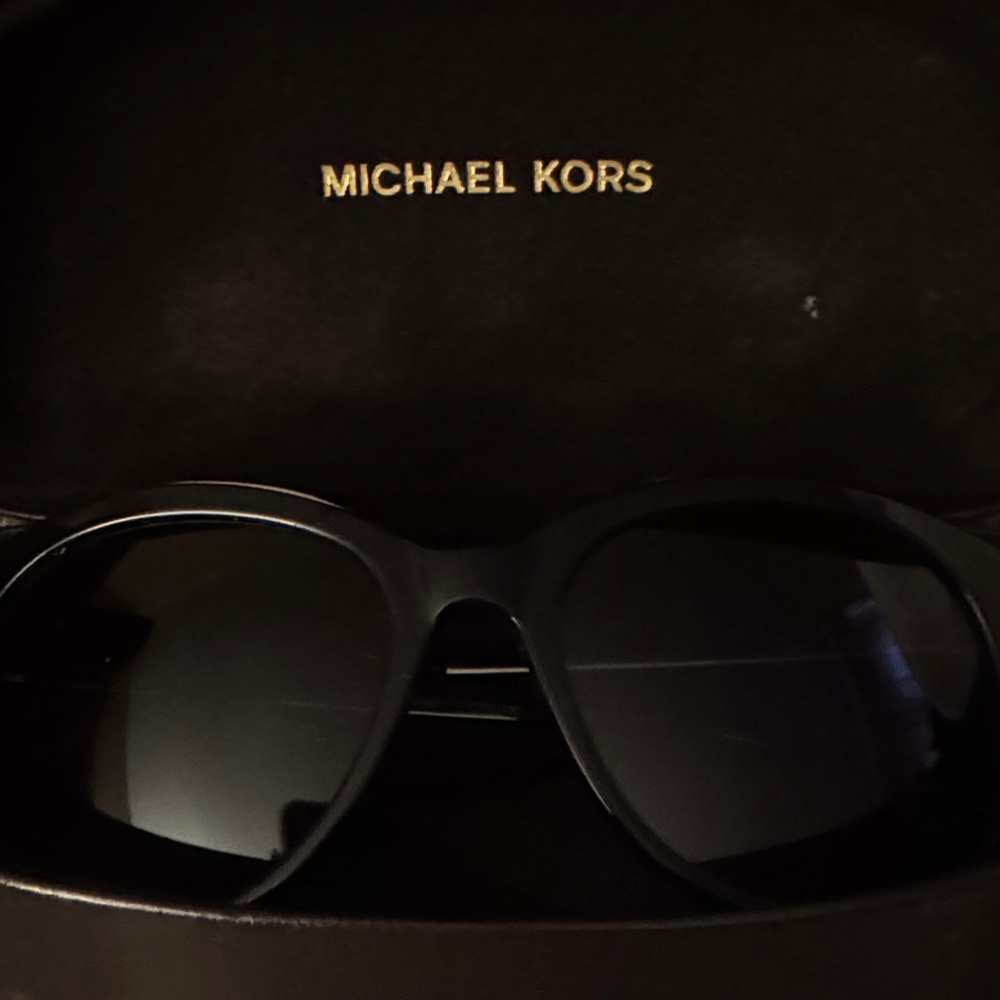 Michael Kors Elegant Black Sunglasses
